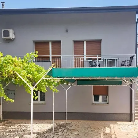Апартаменты 2 Bedroom Gorgeous Apartment In Pula Пула
