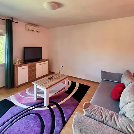 2 Bedroom Gorgeous Apartment In Pula *