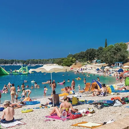 2 Bedroom Gorgeous Apartment In Pula